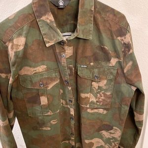 Men’s Camo Volcom long sleeve